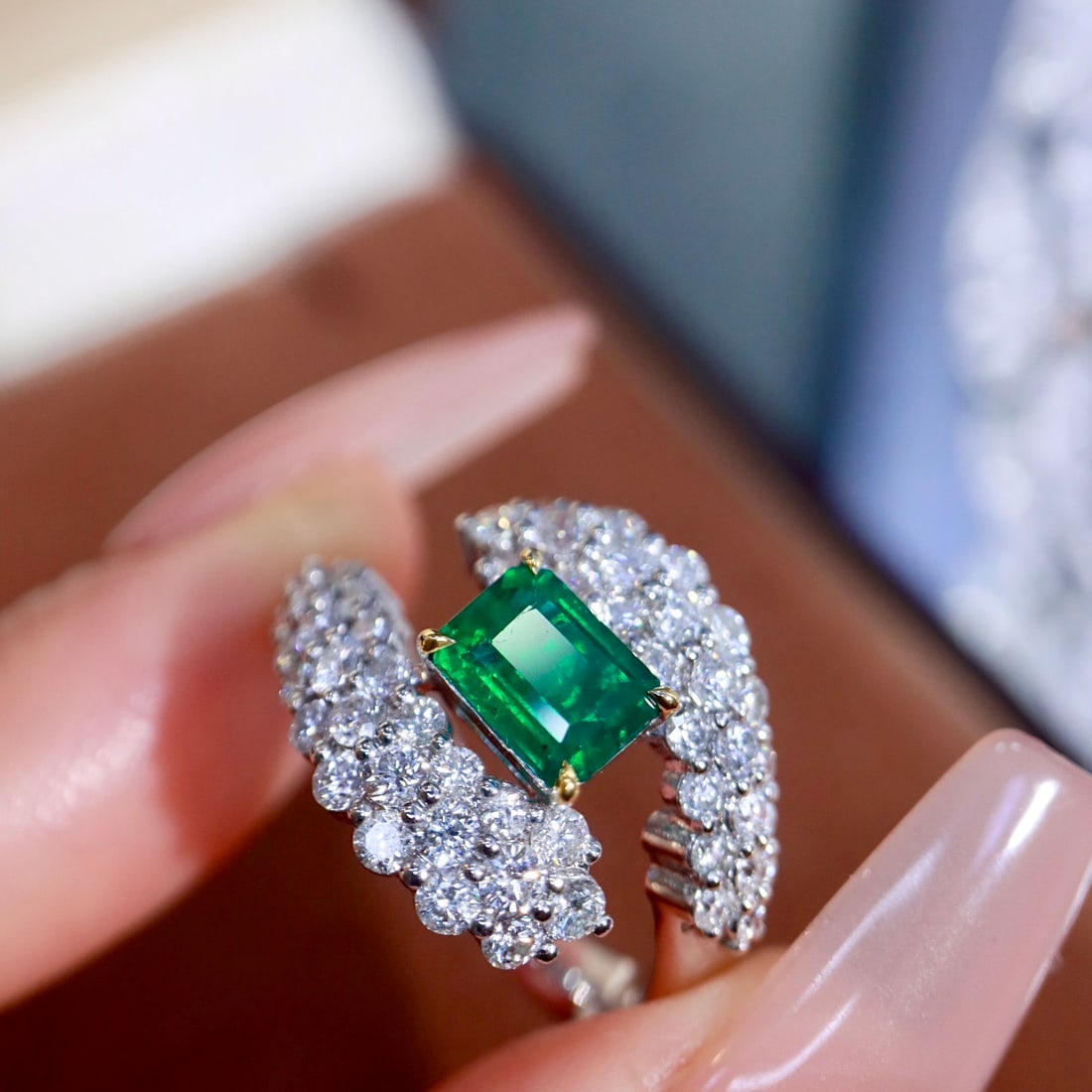 14k Gold 2.38 Ctw Vivid Green Natural Emerald & Diamond Ring - 6