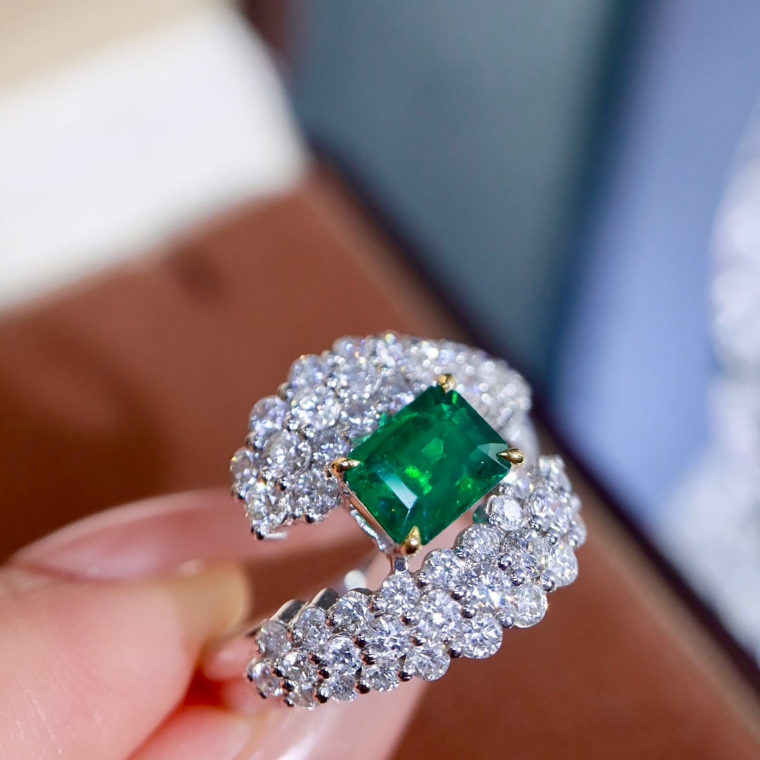 14k Gold 2.38 Ctw Vivid Green Natural Emerald & Diamond Ring - 7