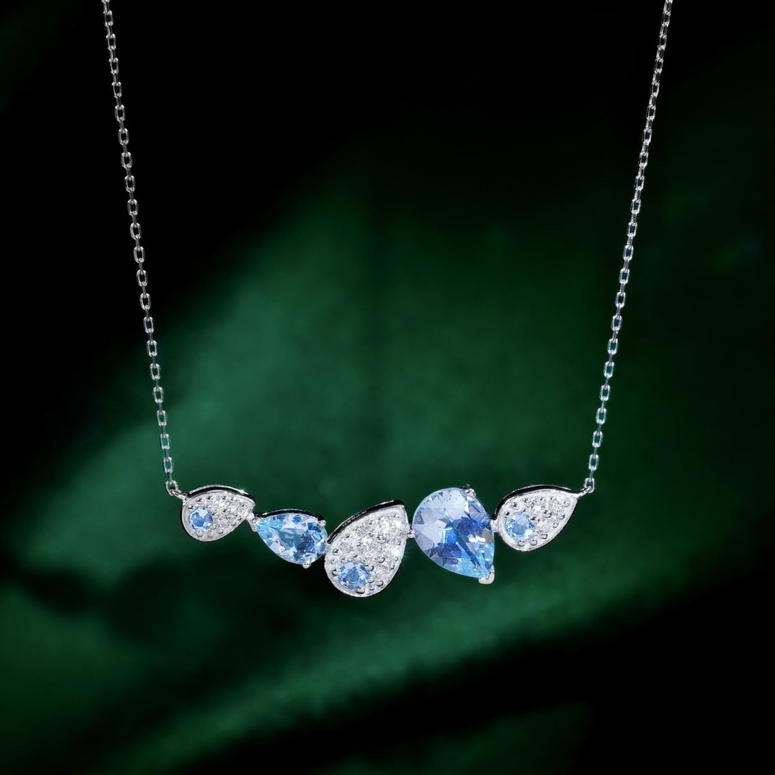 14k Gold 1.83 Ctw Natural Aquamarine & Diamond Necklace: Ref:231108052 // gold content:14k gold // main gemstone:aquamarine // shape:multiple // carat weight:1. 6ct // color:blue // treatment:natural // // adjacent gemstone 2 : diamond // shape:round //