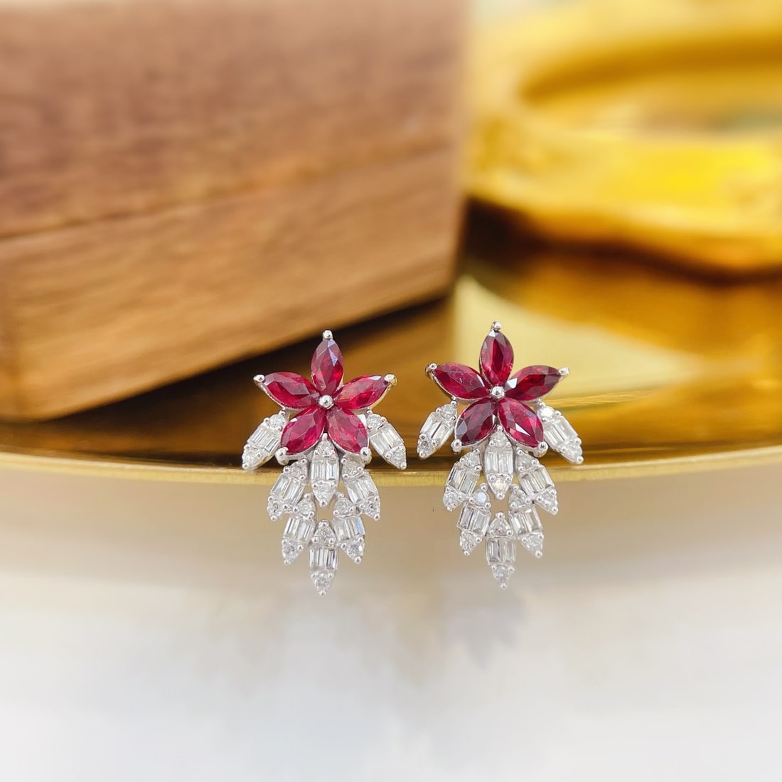 14k Gold 1.28 Ctw Natural Ruby & Diamond Earrings: Ref:231108076 // gold content:14k gold // main gemstone:ruby // shape:marquise // carat weight:0. 96ct // color:red // treatment:natural // // adjacent gemstone 2 : diamond // shape:multiple // carat