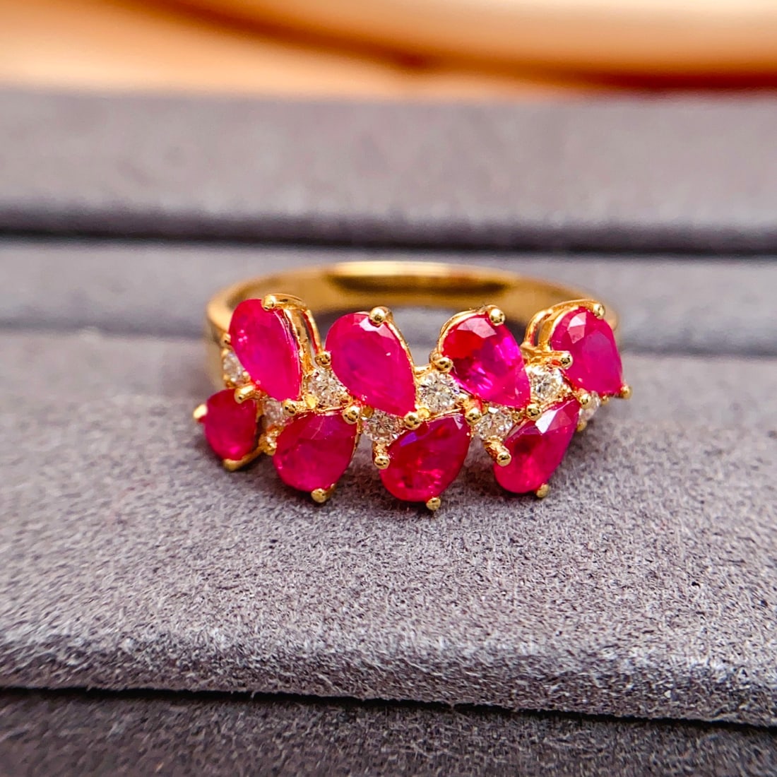 14k Gold 2.55 Ct Natural Ruby & Diamond Ring: Ref:231108077 // gold content:14k gold // ring size:7. 25us // // main gemstone:ruby // shape:pear // carat weight:2. 55ct // color:red // treatment:natural // // adjacent gemstone 2 : diamond //