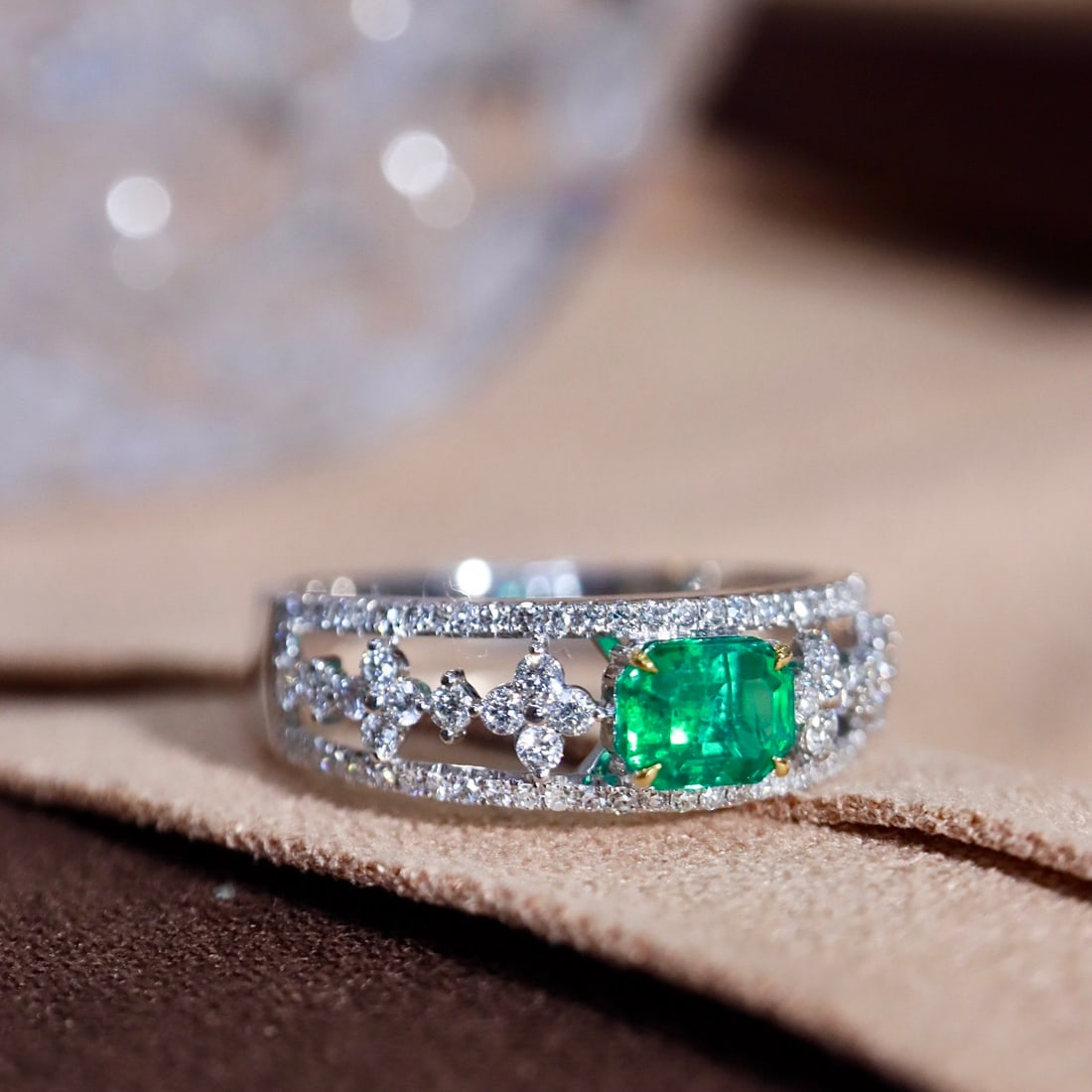 14k Gold 0.90 Ctw Vivid Green Natural Emerald & Diamond Ring: Ref:231108078 // gold content:14k gold // ring size:7. 25us // // main gemstone:emerald // shape:octagonal // carat weight:0. 55ct // color:vivid green // treatment:natural // // adjacent gemstone 2