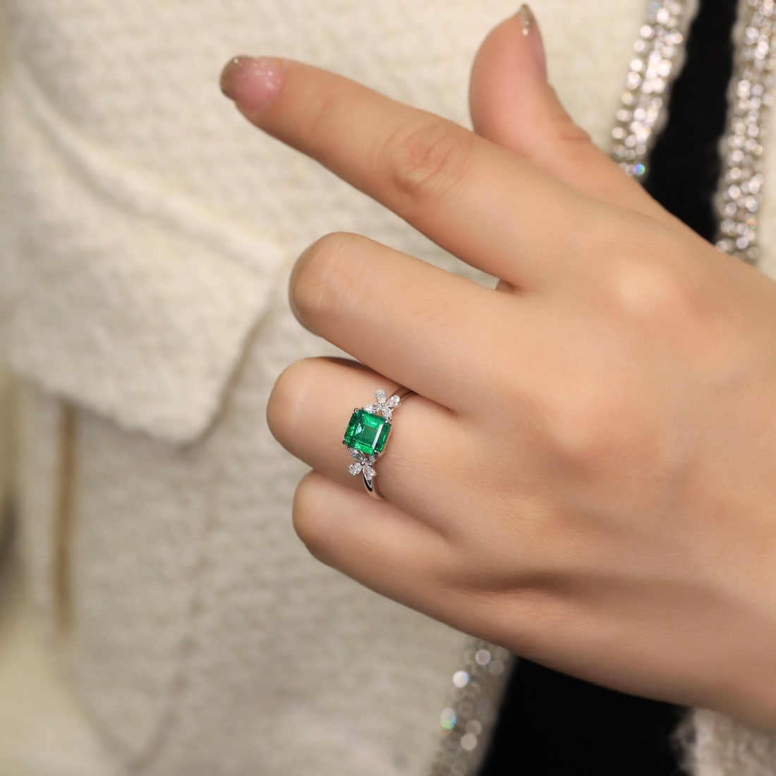 14k Gold 1.36 Ct Vivid Green Natural Emerald & Diamond Ring - 4