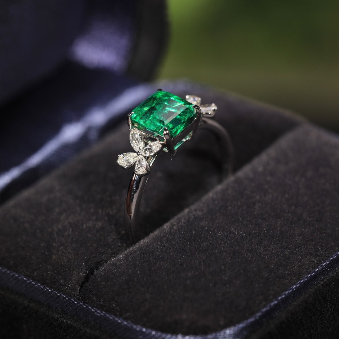14k Gold 1.36 Ct Vivid Green Natural Emerald & Diamond Ring - 9