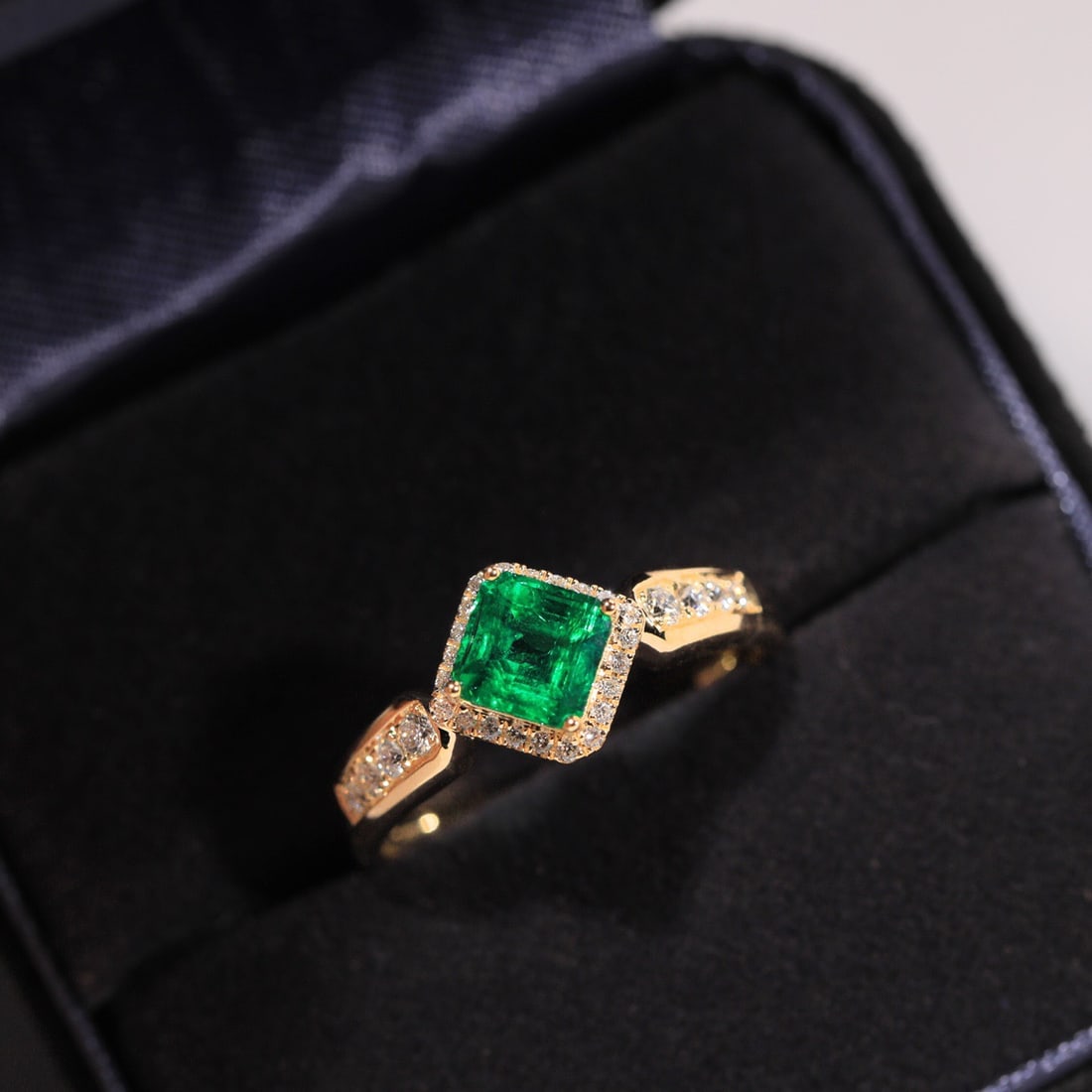 14k Gold 0.61 Ct Vivid Green Natural Emerald & Diamond Ring: Ref:231108089 // gold content:14k gold // ring size:7. 25us // // main gemstone:emerald // shape:octagonal // carat weight:0. 61ct // color:vivid green // treatment:natural // // adjacent gemstone 2