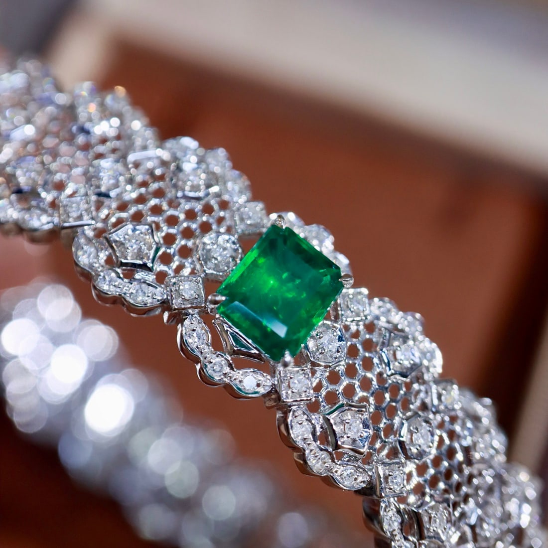 14k Gold 2.34 Ctw Vivid Green Natural Emerald & Diamond Bangle - 4