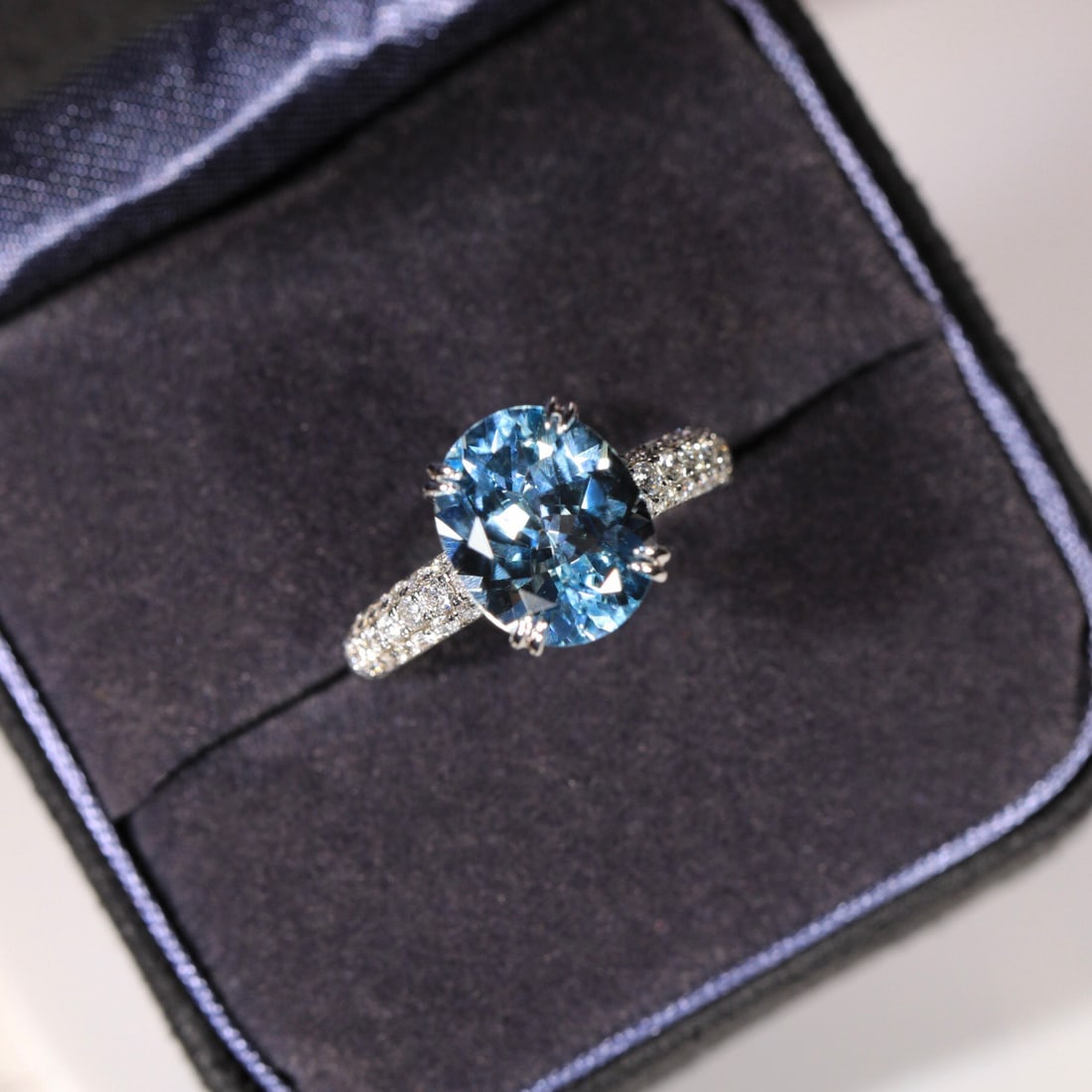 14k Gold 3.65 Ctw Natural Aquamarine & Diamond Ring: Ref:231108103 // gold content:14k gold // ring size:7. 25us // // main gemstone:aquamarine // shape:oval // carat weight:3. 15ct // color:santa maria color // treatment:natural // // adjacent gemstone