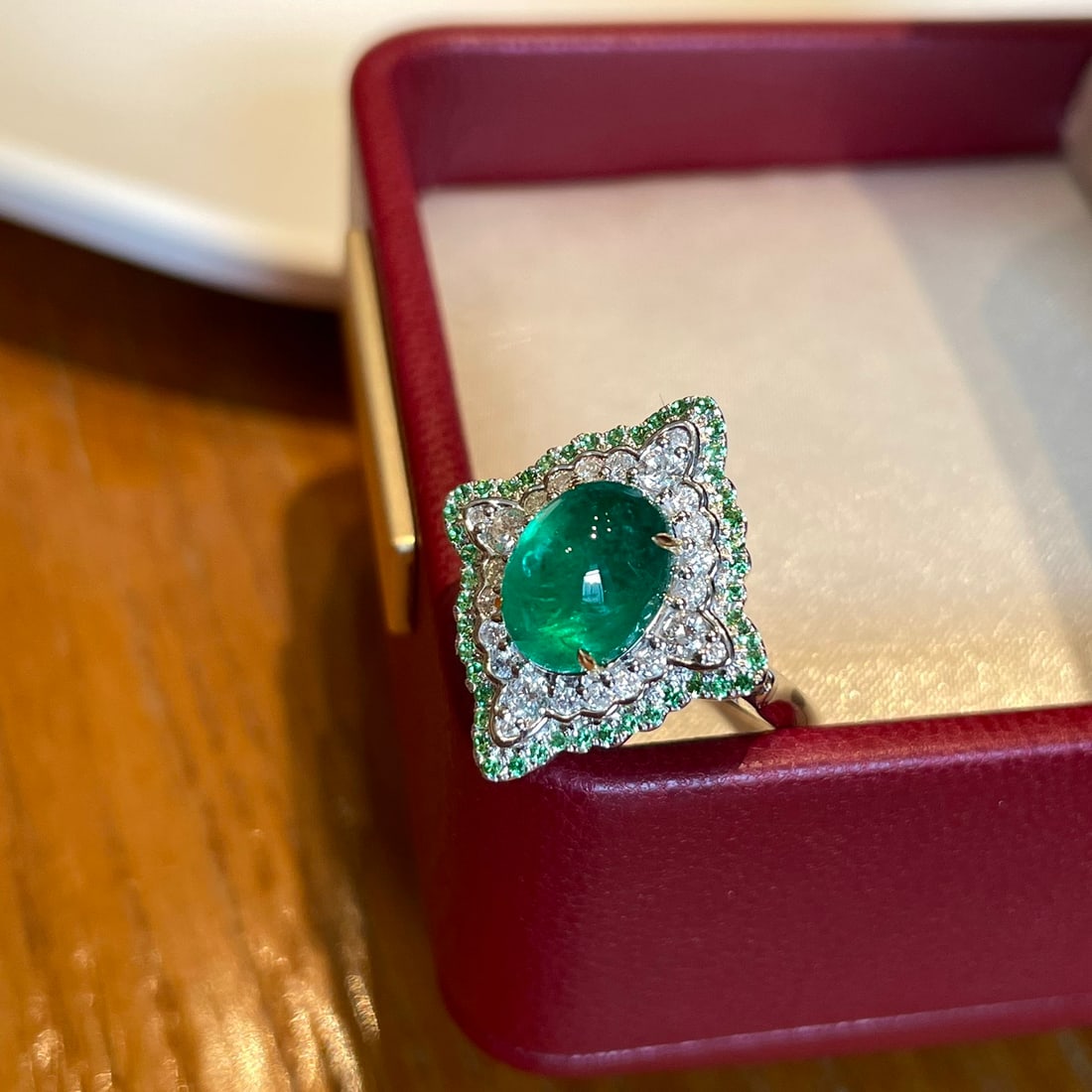 14k Gold 2.6 Ct Vivid Green Natural Emerald & Diamond Ring/pendant( Without Chain ): Ref:231108113 // gold content:14k gold // ring size:7. 25us // // main gemstone:emerald // shape:oval // carat weight:2. 6ct // color:vivid green // treatment:natural // // adjacent gemstone 2 :