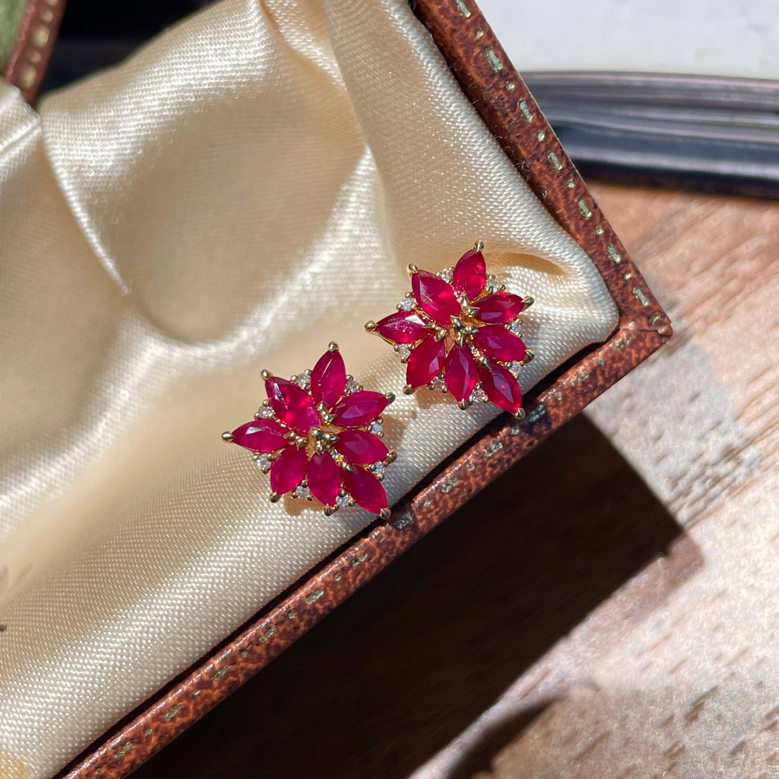 14k Gold 1.5 Ct Natural Ruby & Diamond Earrings: Ref:231108118 // gold content:14k gold // main gemstone:ruby // shape:marquise // carat weight:1. 5ct // color:red // treatment:natural // // adjacent gemstone 2 : diamond // shape:round // clarity