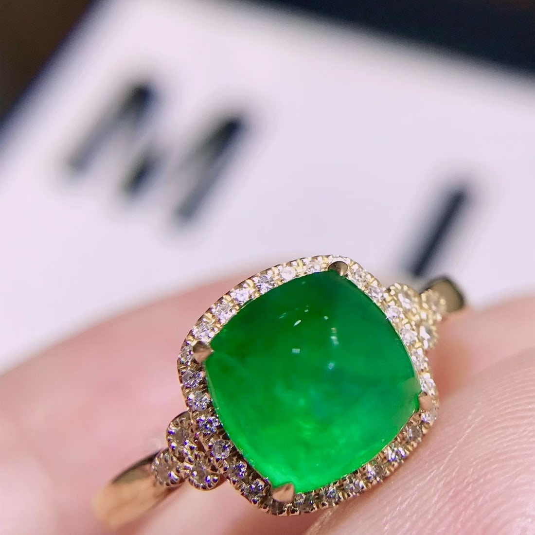 14k Gold 2.2 Ct Vivid Green Natural Emerald & Diamond Ring: Ref:231108123 // gold content:14k gold // ring size:7. 25us // // main gemstone:emerald // shape:sugar-loaf // carat weight:2. 2ct // color:vivid green // treatment:natural // // adjacent gemstone 2