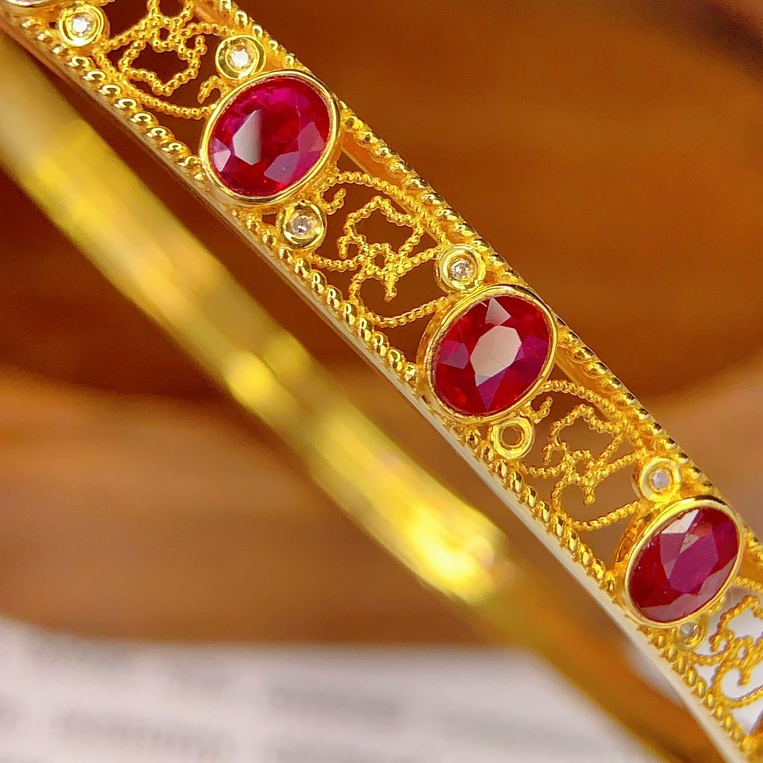 14k Gold 3 Ct Vivid Red Natural Ruby & Diamond Bangle: Ref:231108125 // gold content:14k gold // main gemstone:ruby // shape:oval // carat weight:3ct // color:vivid red // treatment:natural // // adjacent gemstone 2 : diamond // number of stones:16 // sha