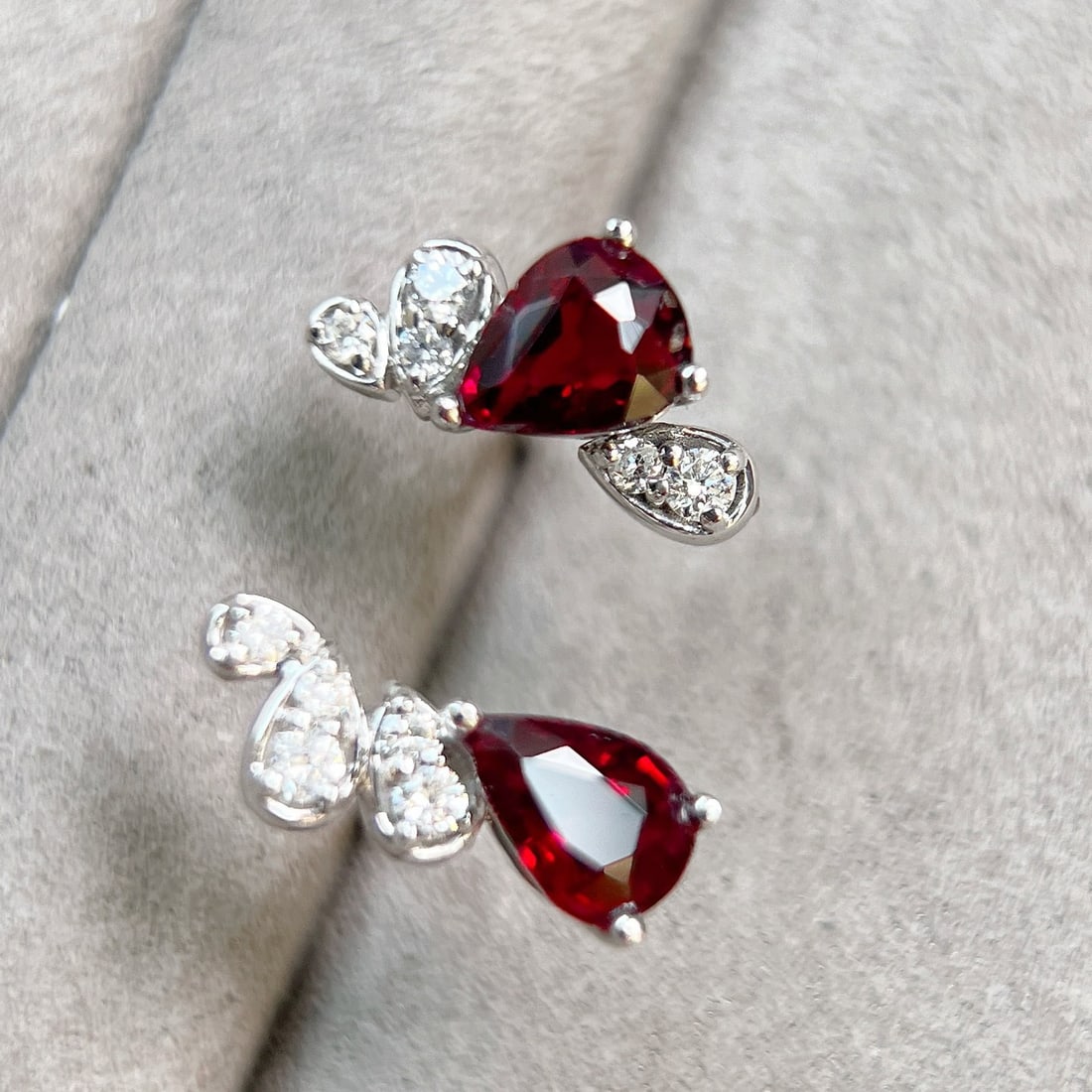 14k Gold 1.28 Ctw Natural Ruby & Diamond Earrings: Ref:231108138 // gold content:14k gold // main gemstone:ruby // shape:pear // carat weight:1. 04ct // color:pigeonblood red // treatment:natural // // adjacent gemstone 2 : diamond // shape:round //