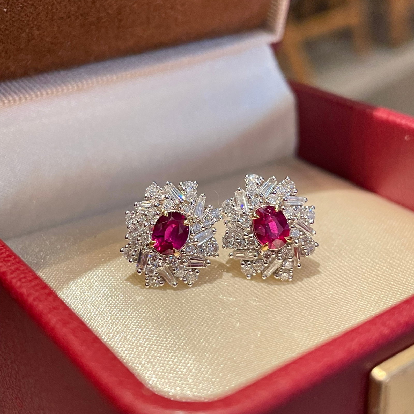 14k Gold 1.90 Ctw Natural Ruby & Diamond Earrings: Ref:231108146 // gold content:14k gold // main gemstone:ruby // shape:oval // carat weight:1. 00ct // color:red // treatment:natural // // adjacent gemstone 2 : diamond // shape:multiple // carat weig