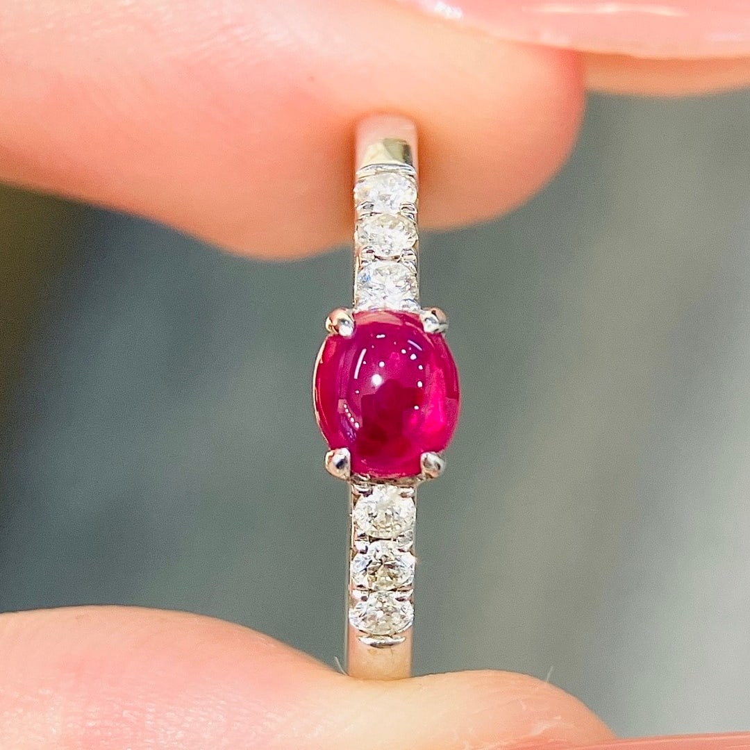 14k Gold 0.8 Ctw Natural Ruby & Diamond Ring: Ref:231108149 // gold content:14k gold // ring size:7. 25us // // main gemstone:ruby // shape:oval // carat weight:0. 5ct // color:red // treatment:natural // // adjacent gemstone 2 : diamond //