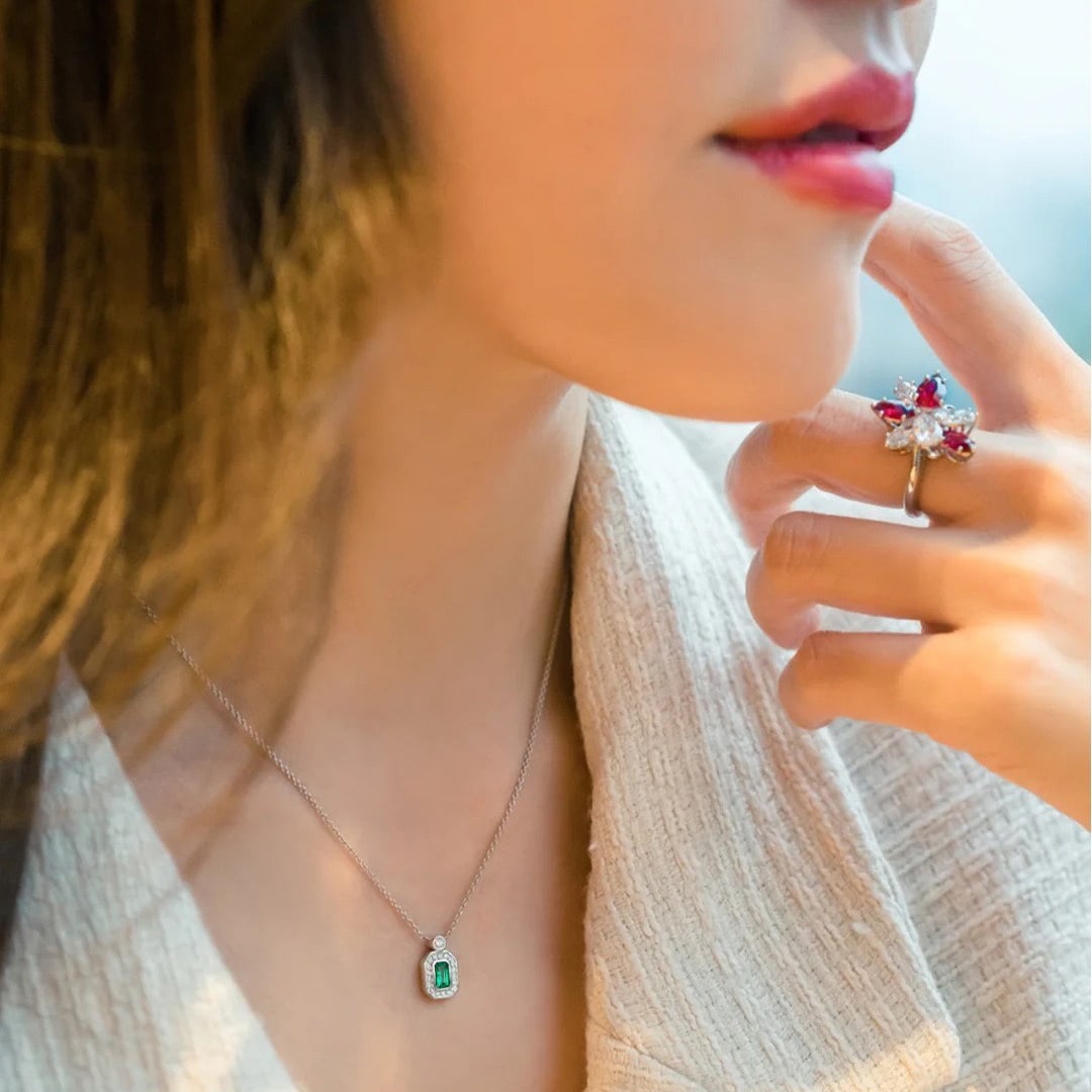 14k Gold 0.69 Ct Vivid Green Natural Emerald & Diamond Necklace - 4