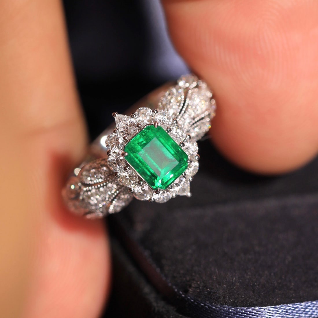 14k Gold 1.90 Ctw Vivid Green Natural Emerald & Diamond Ring: Ref:231108163 // gold content:14k gold // ring size:7. 25us // // main gemstone:emerald // shape:octagonal // carat weight:1. 07ct // color:vivid green // treatment:natural // // adjacent gemstone 2