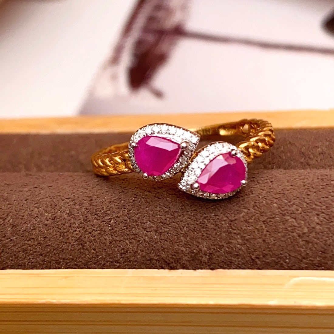 14k Gold 0.93 Ct Natural Ruby & Diamond Ring: Ref:231108179 // gold content:14k gold // ring size:7. 25us // // main gemstone:ruby // shape:pear // carat weight:0. 93ct // color:red // treatment:natural // // adjacent gemstone 2 : diamond //