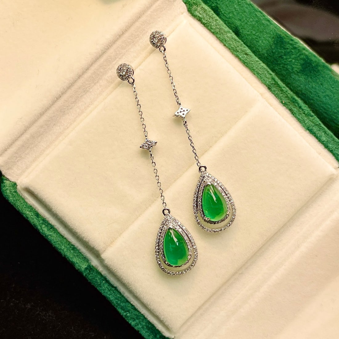 14k Gold 4 Ct Natural Emerald & Diamond Earrings: Ref:231108188 // gold content:14k gold // main gemstone:emerald // shape:pear // carat weight:4ct // color:green // treatment:natural // // adjacent gemstone 2 : diamond // shape:round // clarity