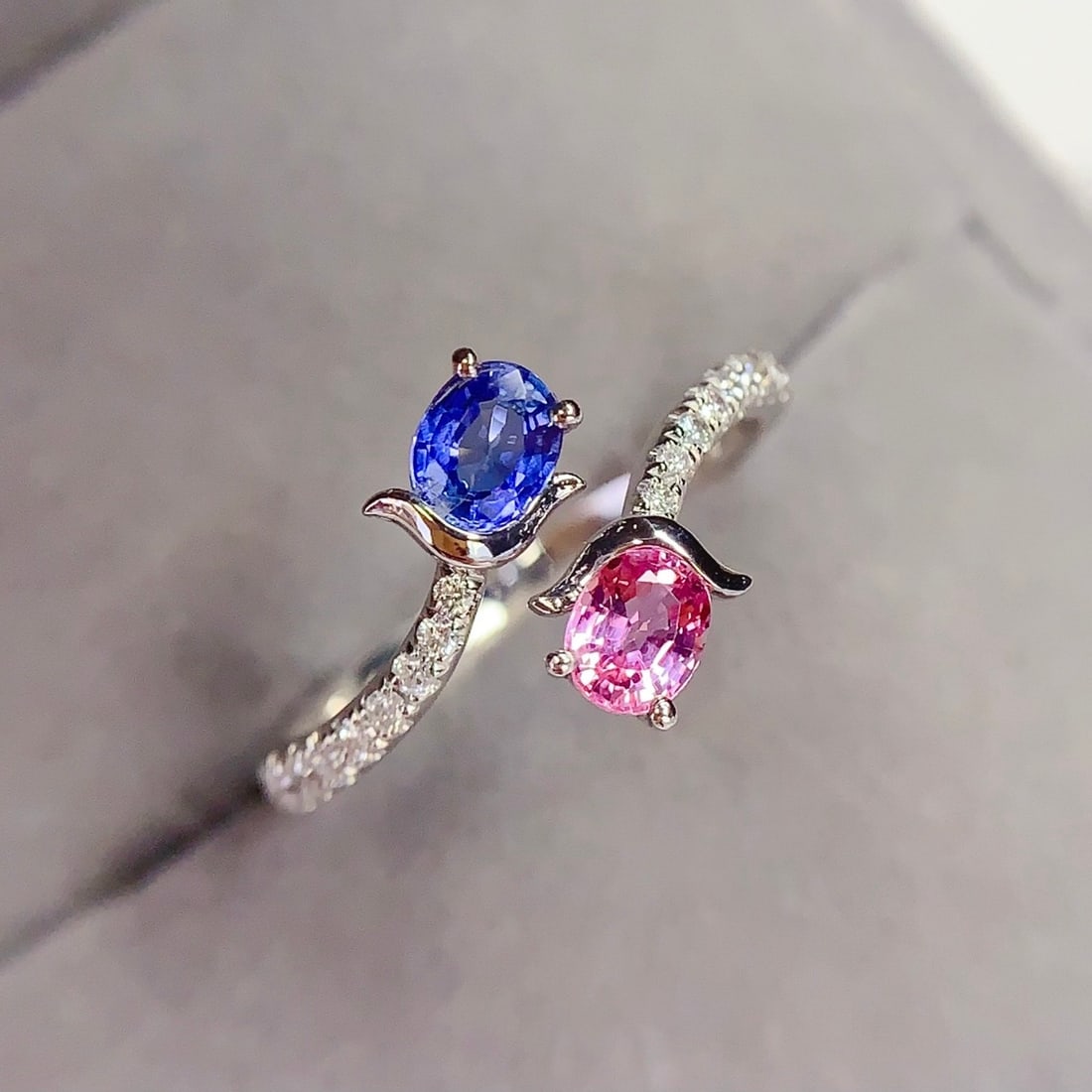 14k Gold 0.8 Ct Natural Sapphire & Diamond & Toi Et Moi Ring: Ref:231108193 // gold content:14k gold // ring size:7. 25us // // main gemstone:sapphire // shape:oval // carat weight:0. 8ct // color:color // treatment:natural // // adjacent gemstone 2 : diamond