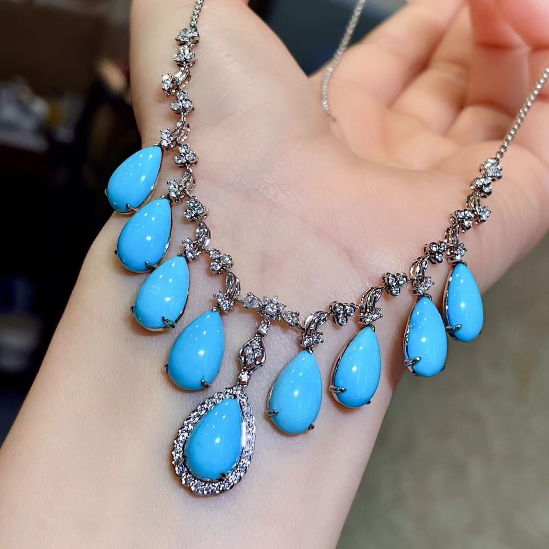 14k Gold 24.76 Ctw Natural Blue Turquoise & Diamond Necklace: Ref:231108212 // gold content:14k gold // main gemstone:blue turquoise // shape:pear // carat weight:23. 68ct // color:blue // treatment:natural // // adjacent gemstone 2 : diamond // shape:round //