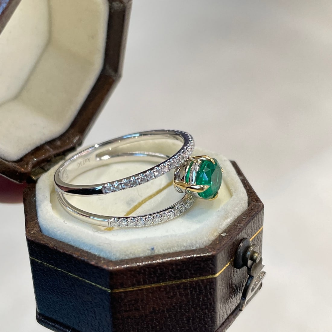 14k Gold 1 Ct Vivid Green Natural Emerald & Diamond Ring - 3