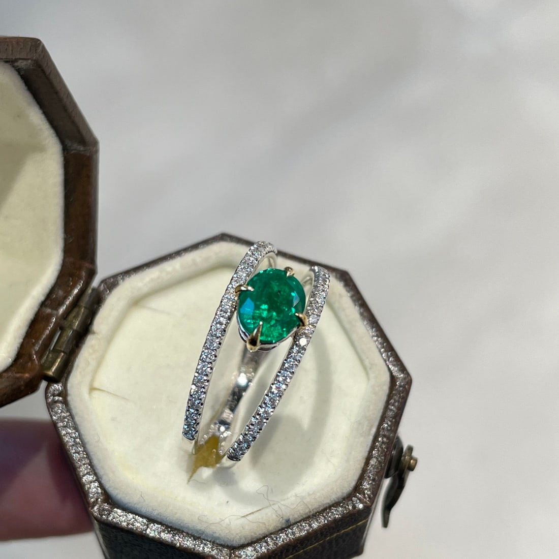 14k Gold 1 Ct Vivid Green Natural Emerald & Diamond Ring - 4