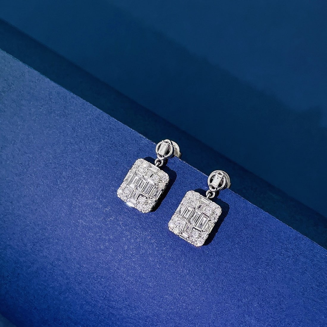 14k Gold 0.80 Ctw Natural H Diamond Earrings - 2