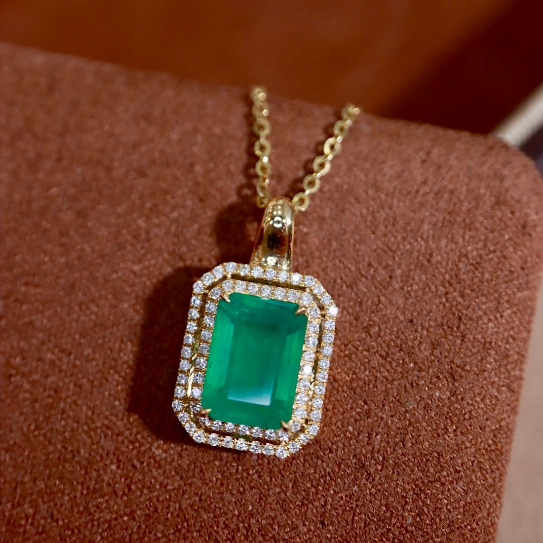 14k Gold 2.33 Ctw Vivid Green Natural Emerald & Diamond Pendant( Without Chain ): Ref:231108254 // gold content:14k gold // main gemstone:emerald // shape:octagonal // carat weight:2. 15ct // color:vivid green // treatment:natural // // adjacent gemstone 2 : diamond // shape:round