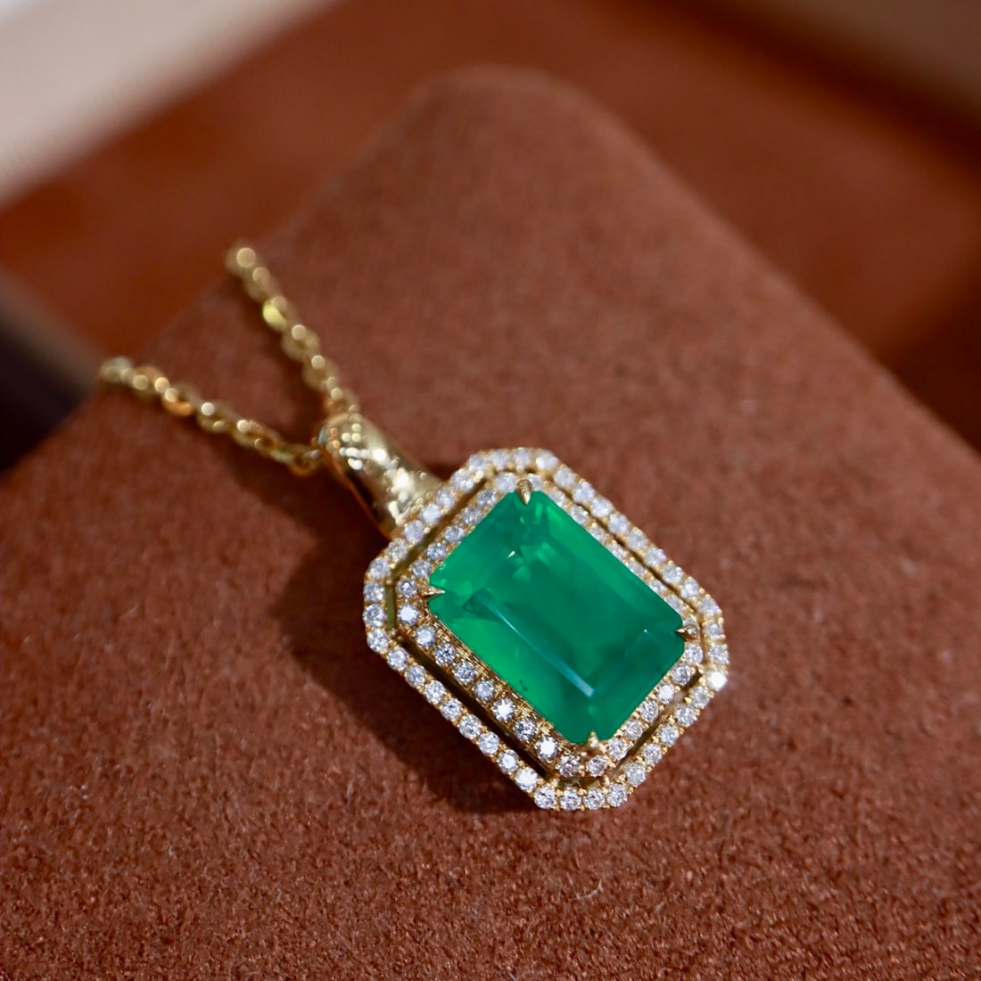 14k Gold 2.33 Ctw Vivid Green Natural Emerald & Diamond Pendant( Without Chain ) - 2