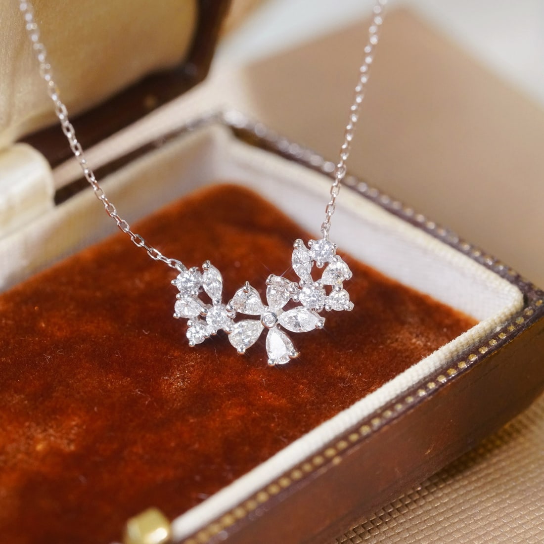14k Gold 0.75 Ct Natural H Diamond Necklace: Ref:231108260 // gold content:14k gold // main gemstone:diamond // shape:multiple // carat weight:0. 75ct // clarity grade:vs-si // color:h // treatment:natural // Low Estimate: 3300 High Estimate: