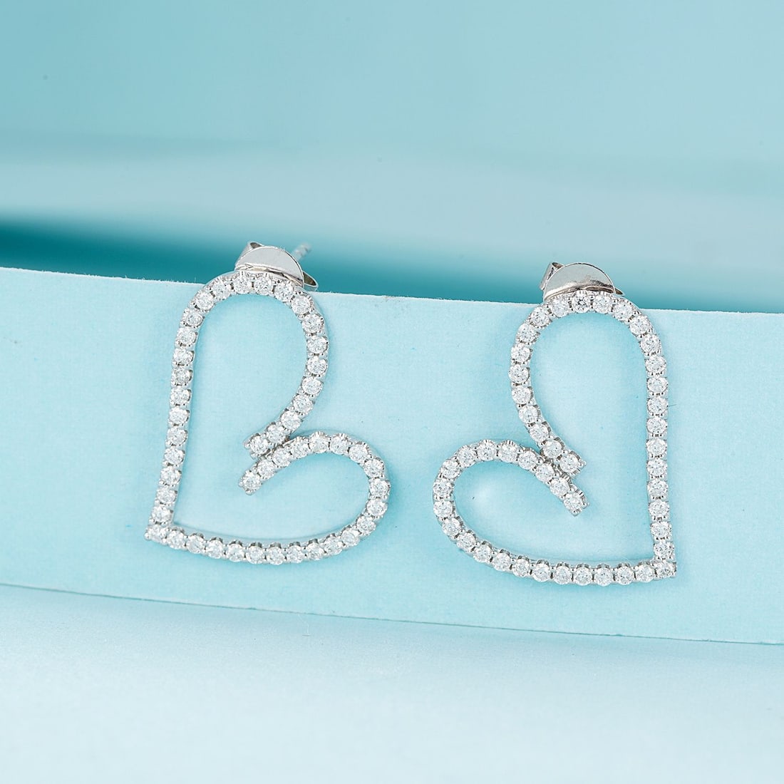 14k Gold 0.56 Ct Natural H Diamond Earrings: Ref:231108270 // gold content:14k gold // main gemstone:diamond // shape:round // carat weight:0. 56ct // clarity grade:vs-si // color:h // treatment:natural // cut grade:g // Condition: New High