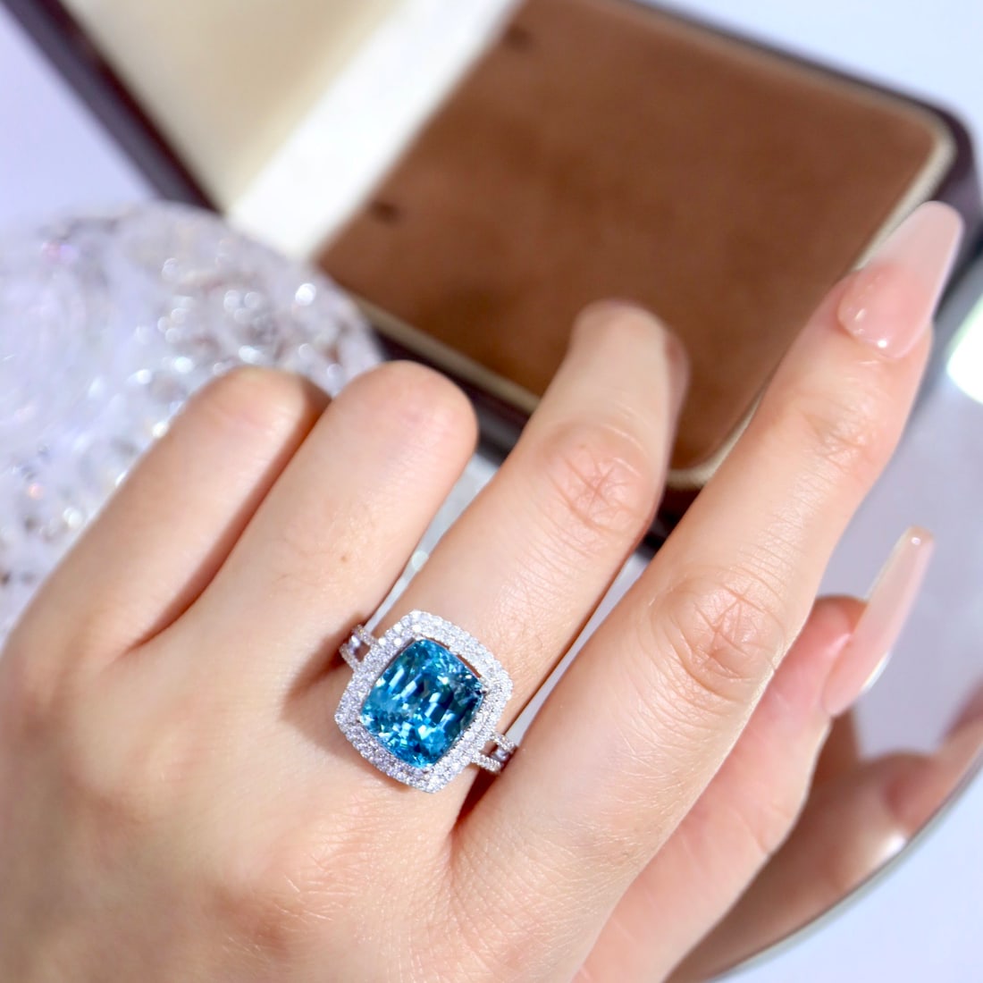 14k Gold 10.26 Ctw Natural Zircon & Diamond Ring - 3