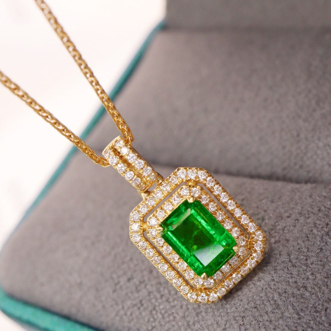14k Gold 1.11 Ctw Vivid Green Natural Emerald & Diamond Pendant( Without Chain ) - 4