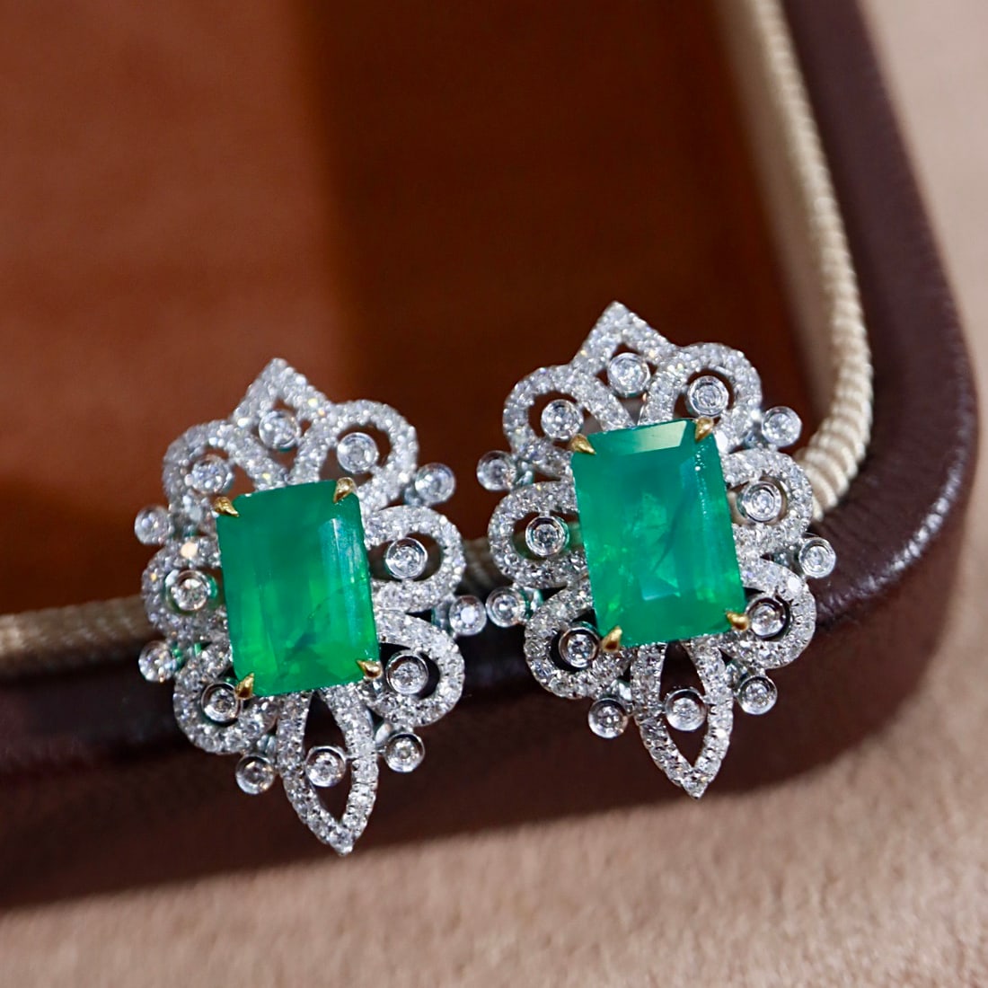 14k Gold 2.45 Ctw Vivid Green Natural Emerald & Diamond Earrings - 3