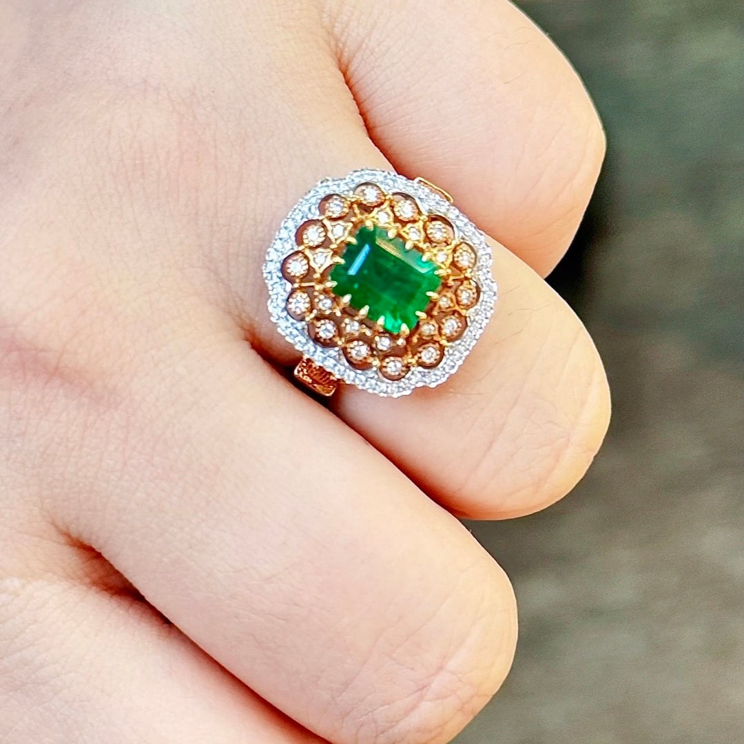 14k Gold 2.20 Ctw Vivid Green Natural Emerald & Diamond Ring - 7