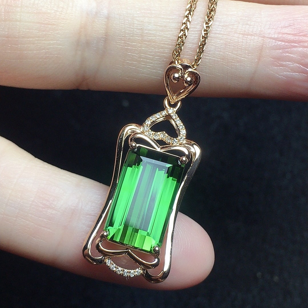 14k Gold 5.18 Ct Natural Tourmaline & Diamond Pendant( Without Chain ): Ref:231108377 // gold content:14k gold // main gemstone:tourmaline // shape:octagonal // carat weight:5. 18ct // color:green // treatment:natural // // adjacent gemstone 2 : diamond // number of stone