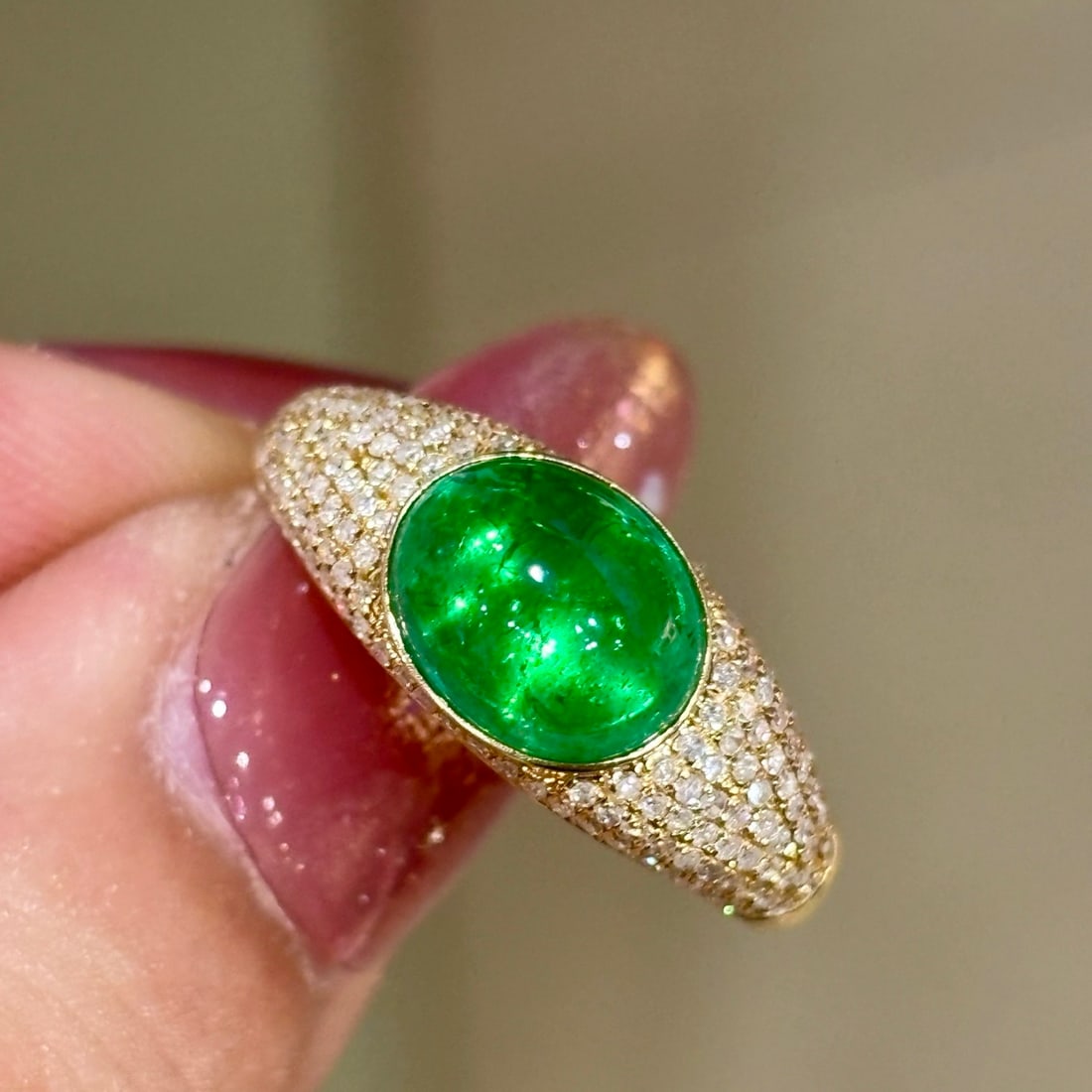 14k Gold 2.1 Ct Vivid Green Natural Emerald & Diamond Ring: Ref:231108378 // gold content:14k gold // ring size:7. 25us // // main gemstone:emerald // shape:oval // carat weight:2. 1ct // color:vivid green // treatment:natural // // adjacent gemstone 2 :