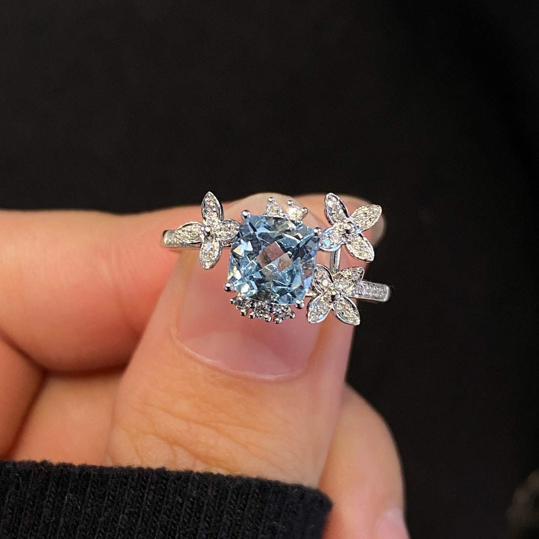 14k Gold 1.13 Ctw Natural Aquamarine & Diamond Ring: Ref:231108388 // gold content:14k gold // ring size:7. 25us // // main gemstone:aquamarine // shape:cushion // carat weight:0. 98ct // color:blue // treatment:natural // // adjacent gemstone 2 :