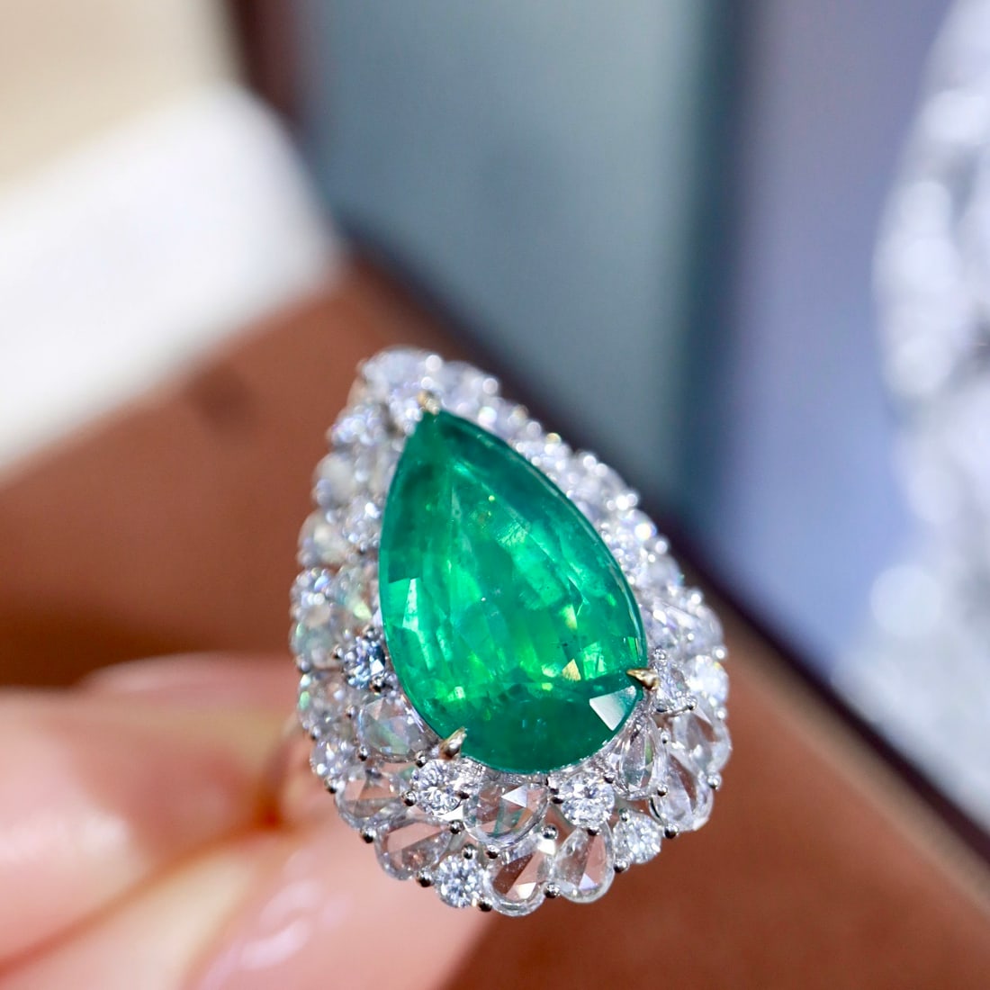 14k Gold 6.26 Ctw Vivid Green Natural Emerald & Diamond Ring/pendant( Without Chain ): Ref:231108422 // gold content:14k gold // ring size:7. 25us // // main gemstone:emerald // shape:pear // carat weight:4. 6ct // color:vivid green // treatment:natural // // adjacent gemstone 2 : diamo