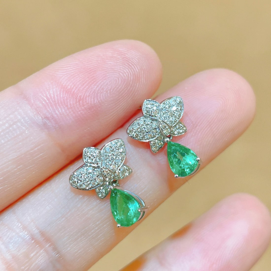 14k Gold 1.11 Ctw Natural Emerald & Diamond Earrings - 4