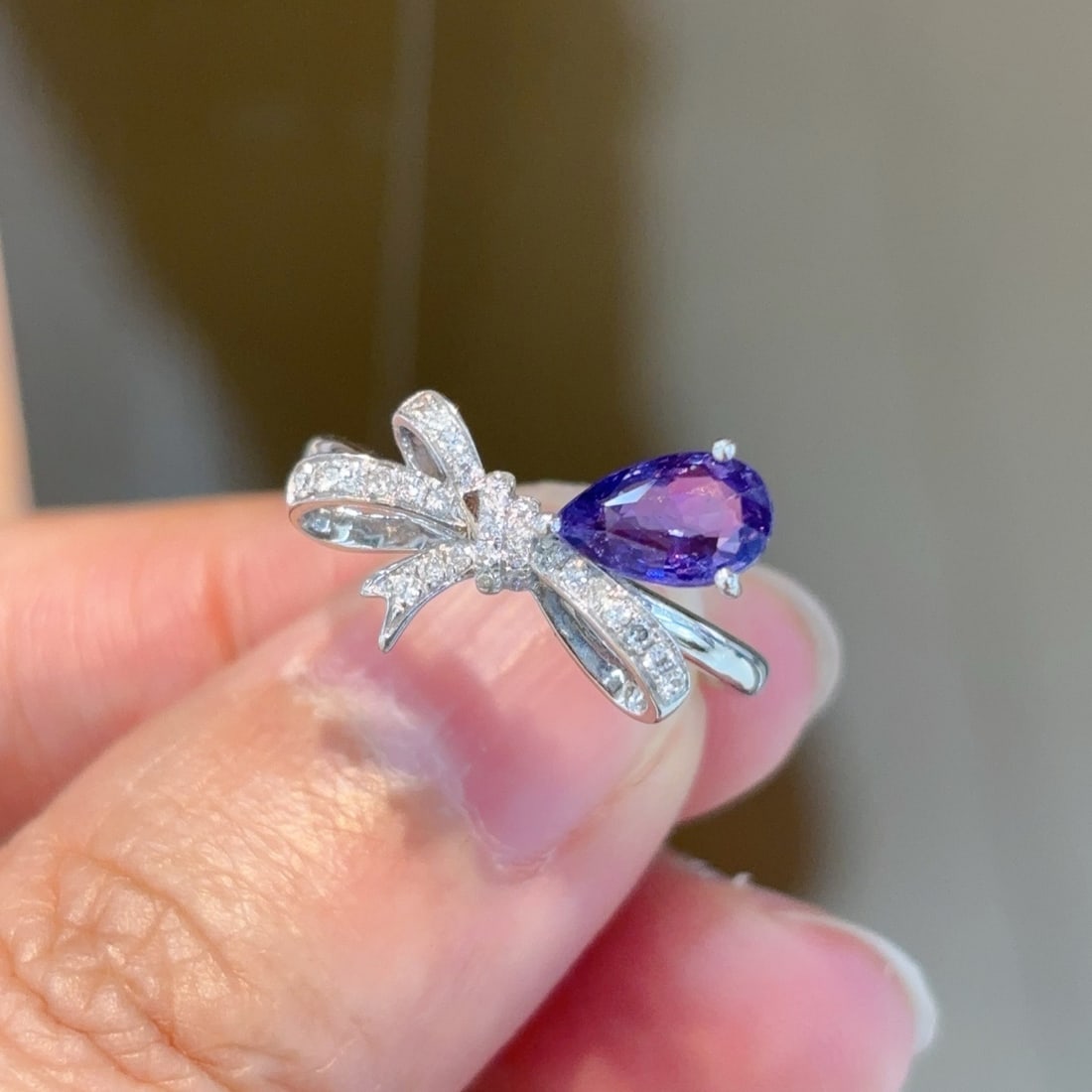 14k Gold 1.12 Ctw Natural Sapphire & Diamond Ring: Ref:231108445 // gold content:14k gold // ring size:7. 25us // // main gemstone:sapphire // shape:pear // carat weight:1ct // color:purple // treatment:natural // // adjacent gemstone 2 : diamond //