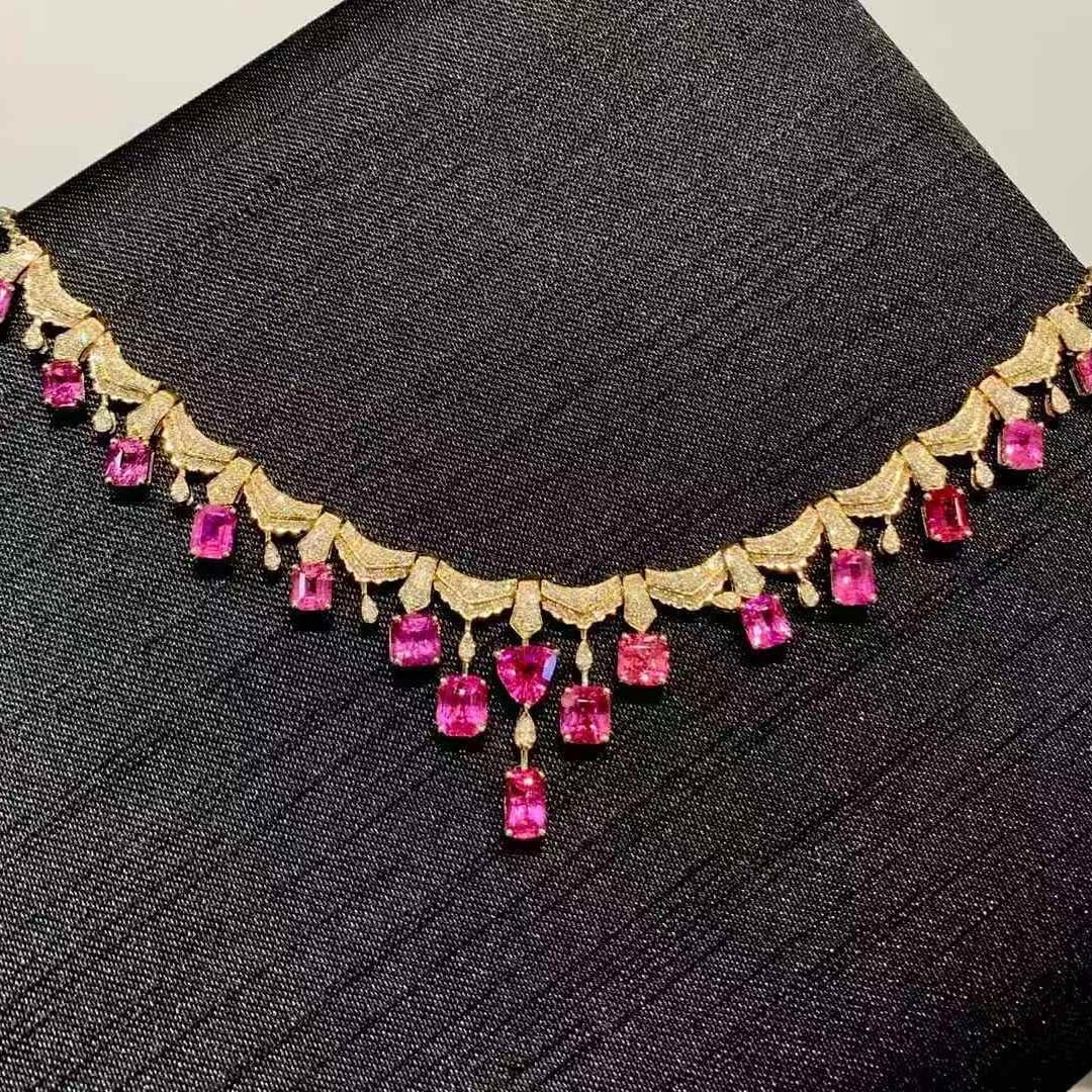 14k Gold 8.8 Ct Natural Spinel & Diamond Necklace: Ref:231111030 // gold content:14k gold // main gemstone:spinel // shape:multiple // carat weight:8. 8ct // color:pink // treatment:natural // // adjacent gemstone 2 : diamond // shape:round //
