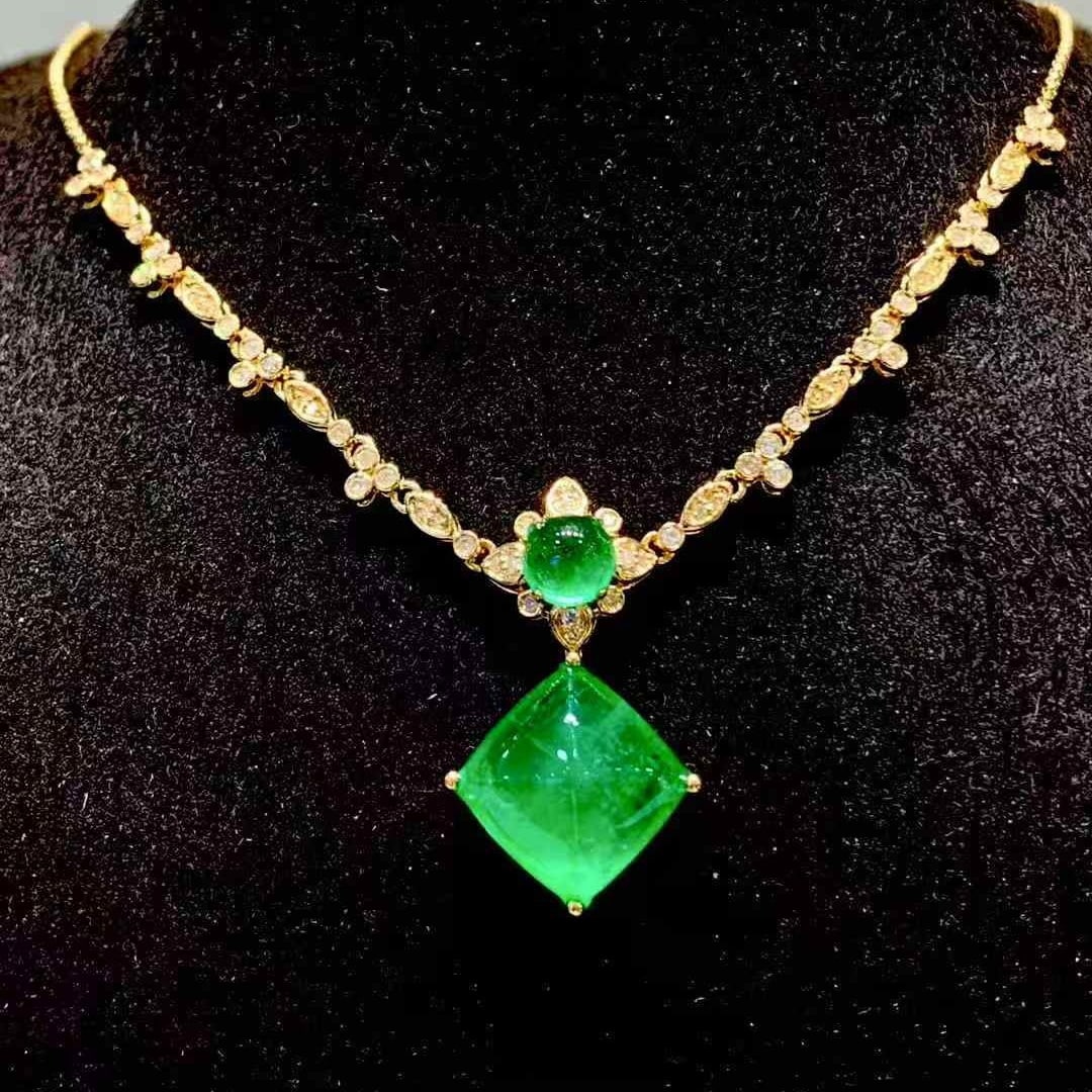 14k Gold 6.02 Ct Natural Emerald & Diamond Necklace: Ref:231111031 // gold content:14k gold // main gemstone:emerald // shape:sugar-loaf // carat weight:6. 02ct // color:green // treatment:natural // // adjacent gemstone 2 : diamond // shape:round //
