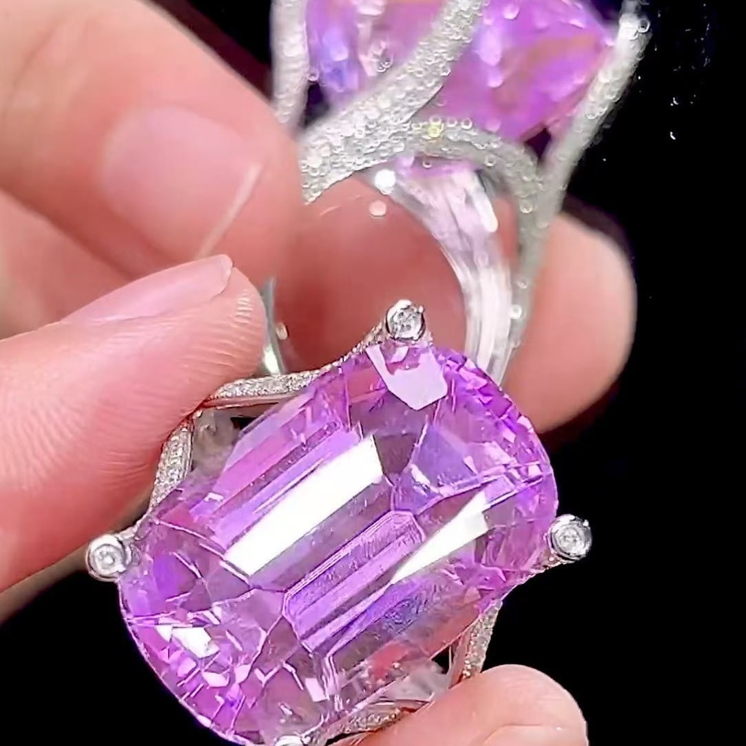 14k Gold 22.9 Ct Natural Kunzite & Diamond Ring: Ref:231111047 // gold content:14k gold // ring size:7. 25us // // main gemstone:kunzite // shape:cushion // carat weight:22. 9ct // color:purple // treatment:natural // // adjacent gemstone 2 : diamon