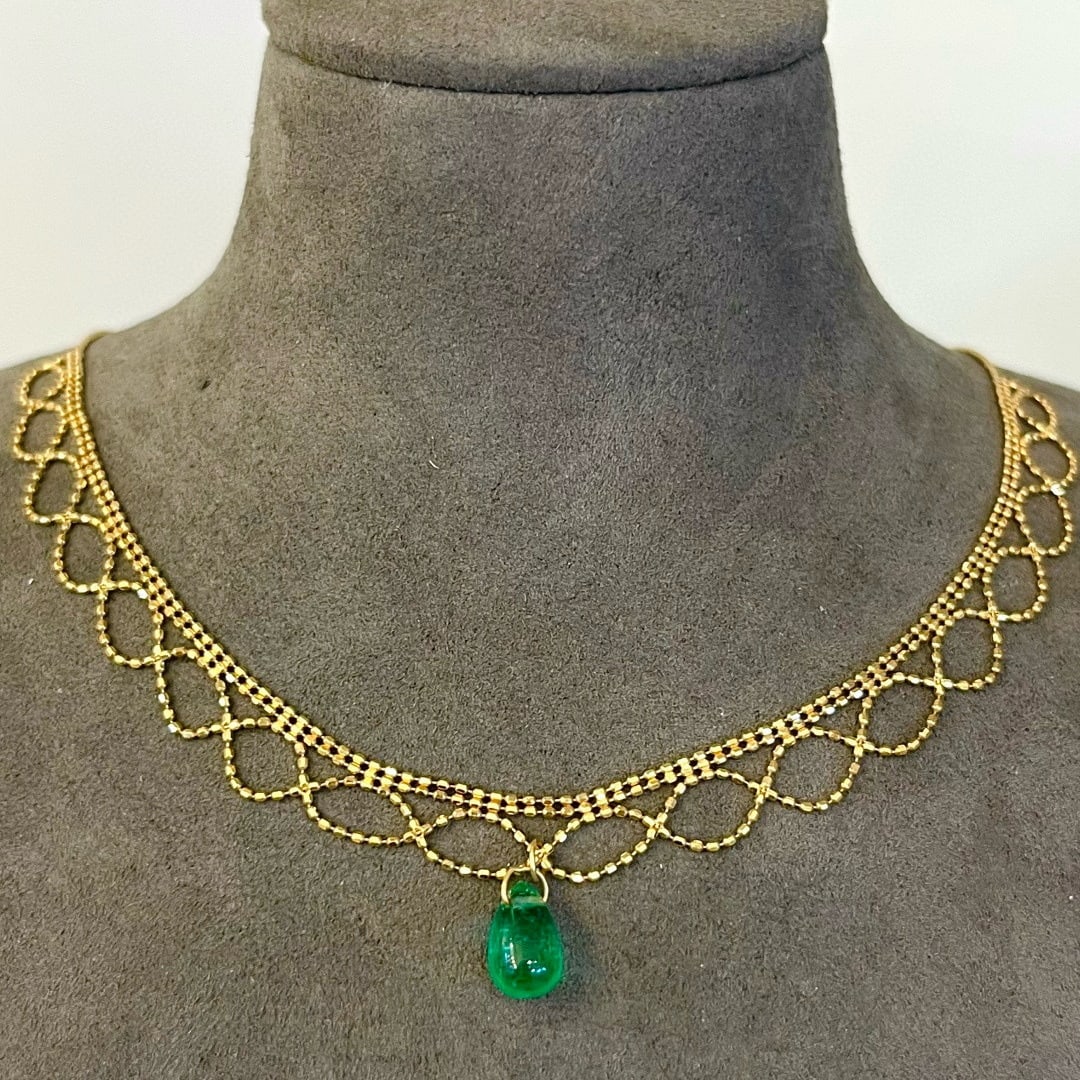 14k Gold 3 Ct Natural Emerald Necklace: Ref:231111062 // gold content:14k gold // main gemstone:emerald // shape:pear // carat weight:3ct // color:green // treatment:natural // High Estimate: 6600 Low Estimate: 4400 Condition: New