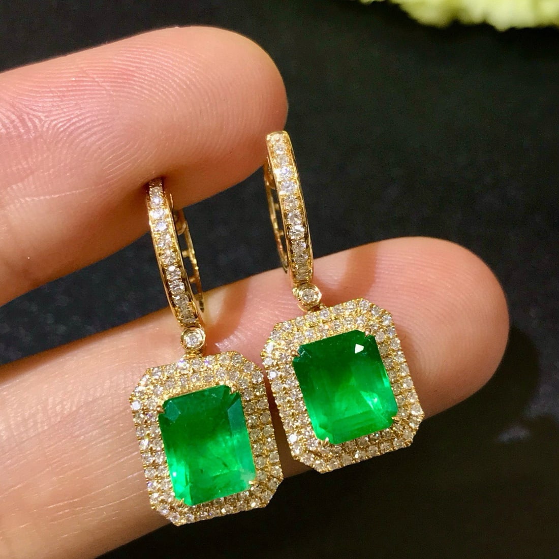 14k Gold 3.50 Ctw Vivid Green Natural Emerald & Diamond Earrings: Ref:231111063 // gold content:14k gold // main gemstone:emerald // shape:octagonal // carat weight:2. 98ct // color:vivid green // treatment:natural // // adjacent gemstone 2 : diamond // shape:round