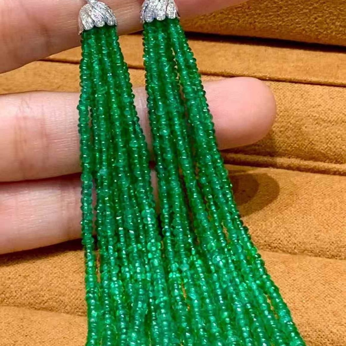 14k Gold 45 Ct Natural Emerald & Diamond Earrings: Ref:231111065 // gold content:14k gold // main gemstone:emerald // shape:multiple // carat weight:45ct // color:green // treatment:natural // // adjacent gemstone 2 : diamond // shape:round //