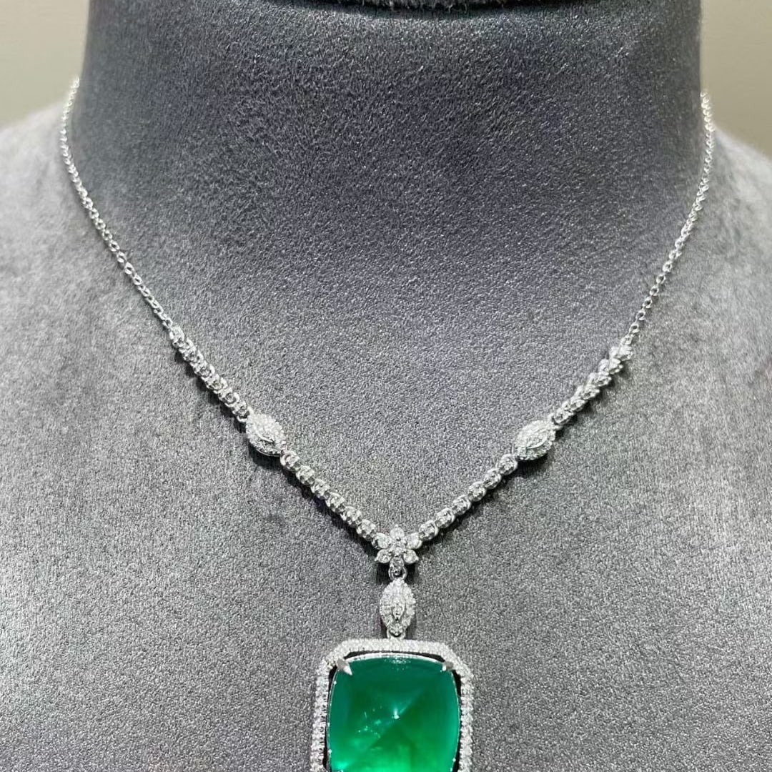 14k Gold 8.95 Ctw Natural Emerald & Diamond Necklace - 4