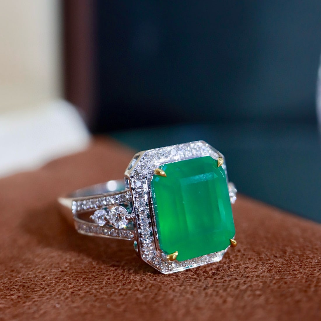 14k Gold 4.16 Ctw Natural Emerald & Diamond Ring - 6