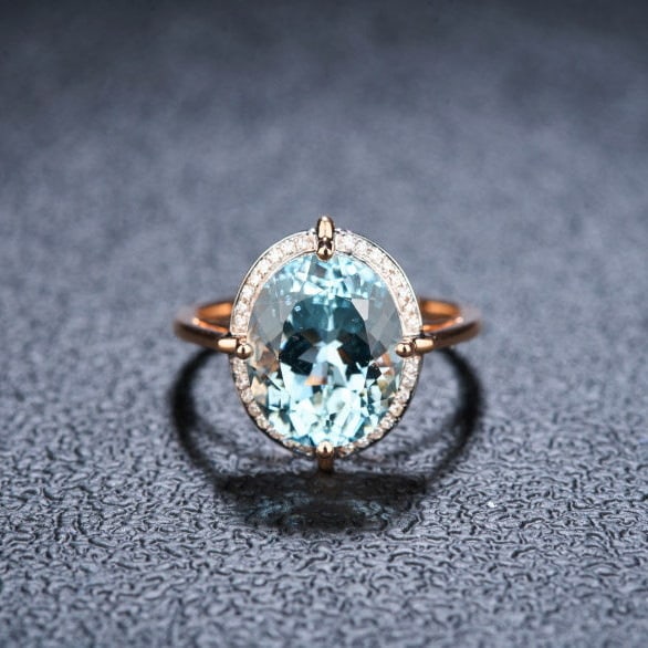 14k Gold 5.0 Ct Natural Aquamarine & Diamond Ring: Ref:231111138 // gold content:14k gold // ring size:7. 25us // // main gemstone:aquamarine // shape:oval // carat weight:5. 0ct // color:santa maria color // treatment:natural // // adjacent gemstone